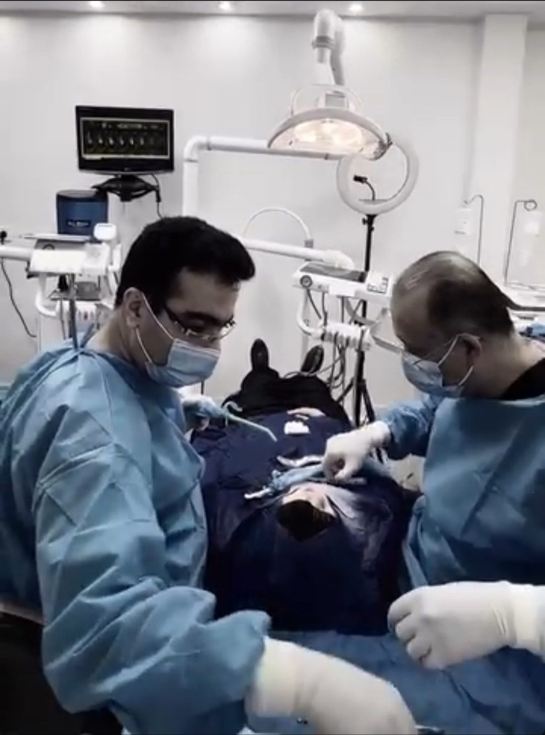 کاشت ایمپلنت دندان توسط تیم متخصص در کلینیک دندانپزشکی دکتر اله دادی