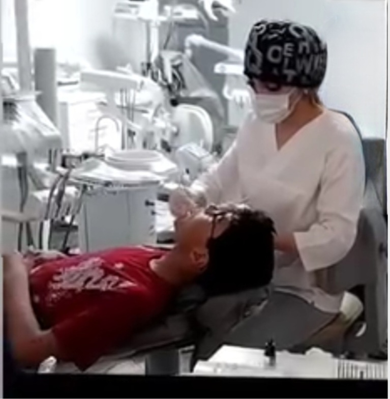 مشاوره و معاینه ارتودنسی نوجوانان در کلینیک تخصصی